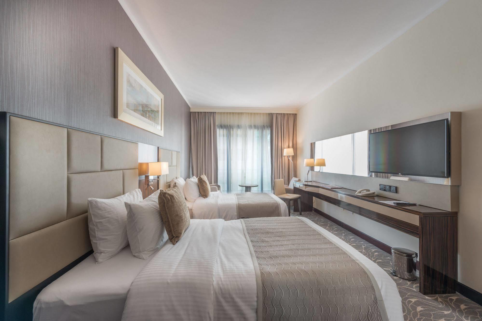 Hawthorn Extended Stay By Wyndham Abu Dhabi City Center Exterior foto